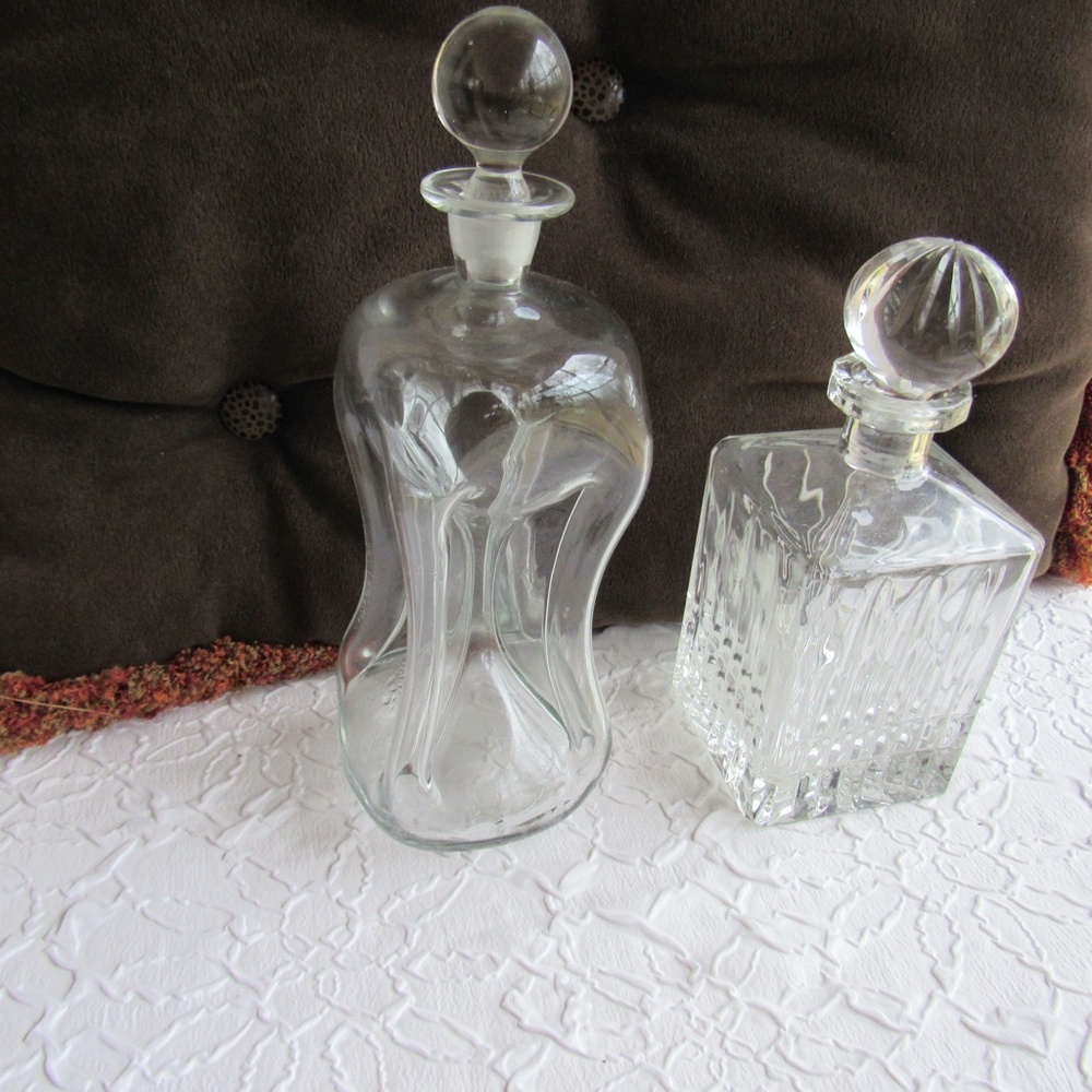 Danish Hourglass Design Glass Whiskey Spirits Decanter Etched Glass Bundle 4Pc